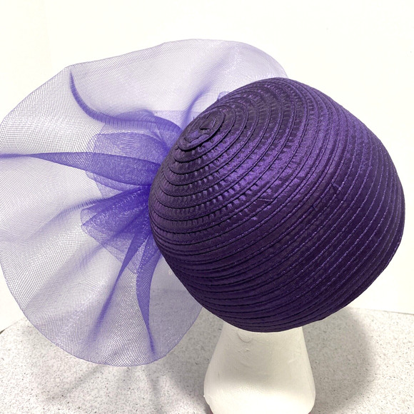 Vintage inspired purple hat with netting bow and faux pearls retro pill box look - Picture 5 of 10